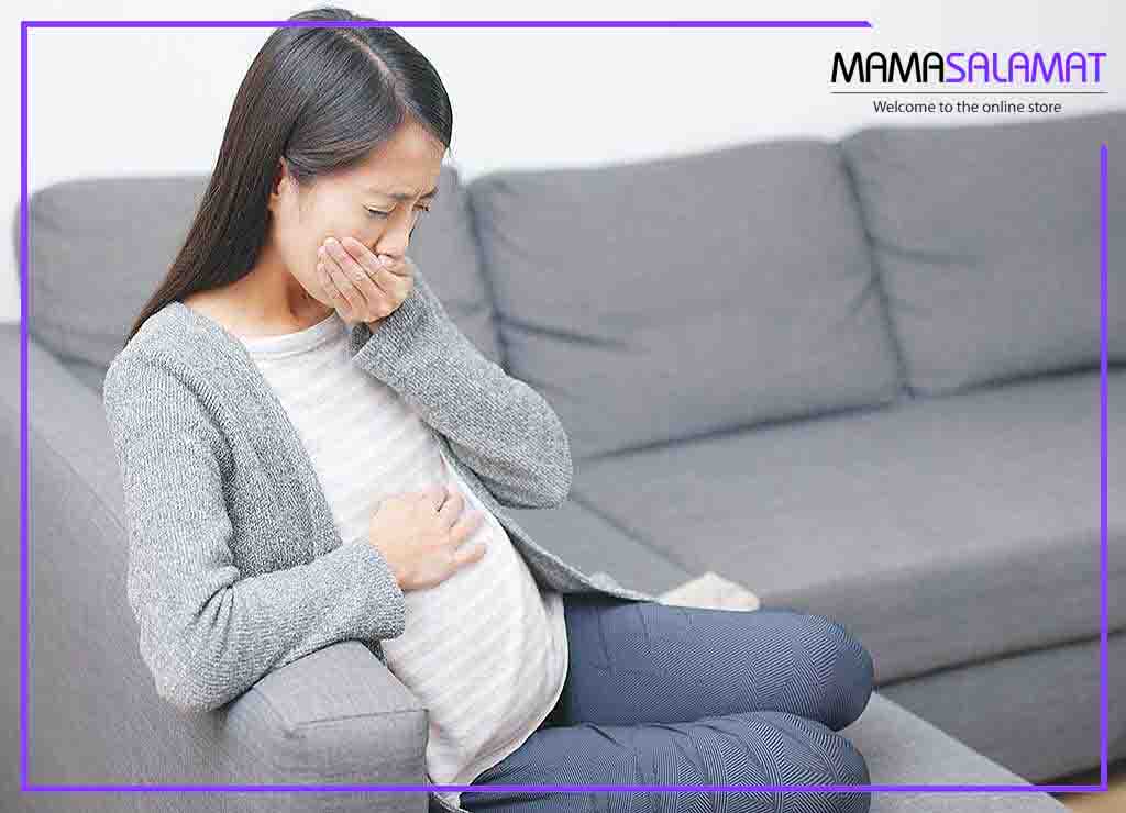 مشکلات سه ماهه اول بارداری خانم حامله با احساس حالت تهوع 