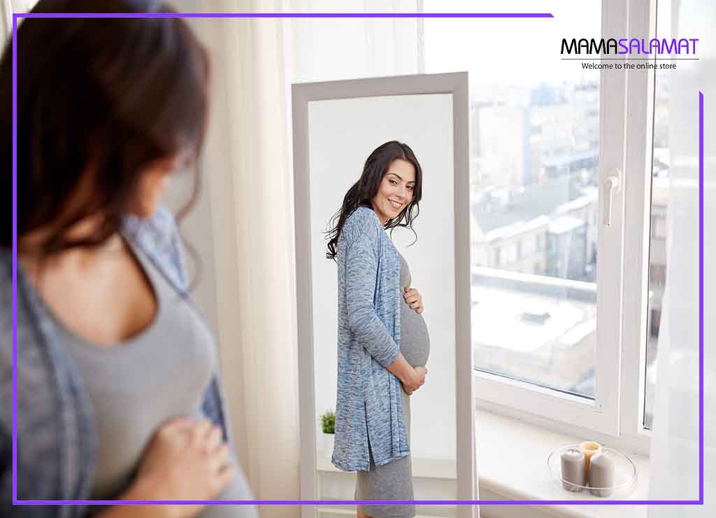 سلامت مادر باردار مشاهده تغییرات بدن مادر باردار در آینه