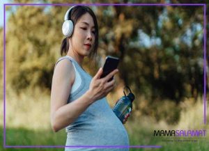 پیاده روی در بارداری-گوش دادن به موسیقی