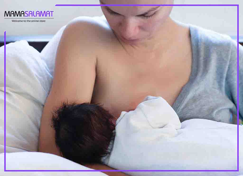 سرطان سينه در دوران شيردهی مادر در حال شیر دادن