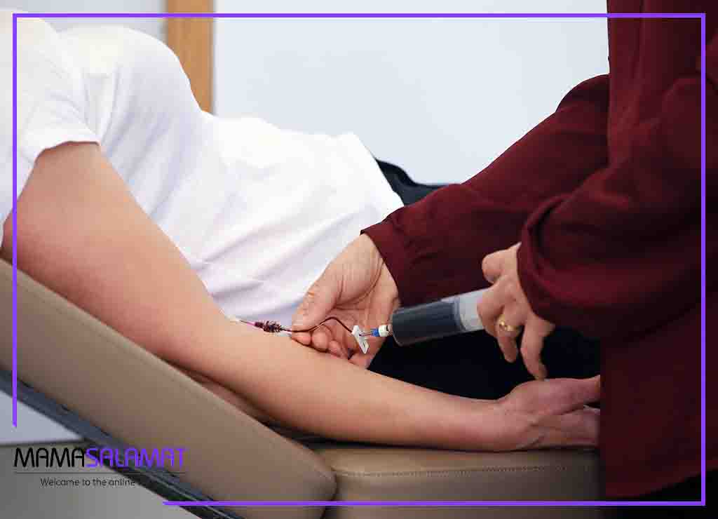کم خونی در بارداری-بررسی خون مادر با آزمایش خون