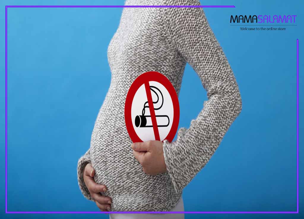 مصرف دخانیات در بارداری تصویر خانم باردار با پلاکارد سیگار ممنوع